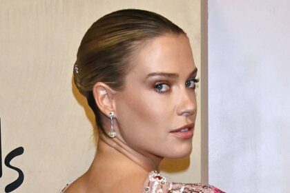 Lady Amelia Spencer is radiant in mermaid-worthy bikini in underwater clip