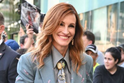 Julia Roberts’ towering son Phinnaeus sports his mom’s signature smile in ultra-rare solo public outing