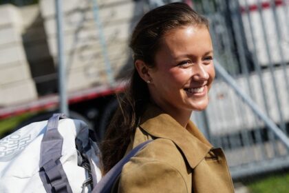 Princess Isabella of Denmark begins military service, arrives alone and smiling on day one