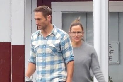 Jennifer Garner and John Miller share rainy Labor Day embrace