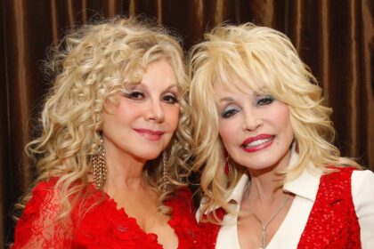 Dolly Parton’s sister Stella reveals she never saw Dolly without her makeup on — Not even asleep