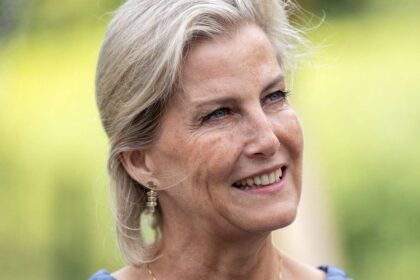 Duchess Sophie’s final fashion rebellion in leg-split gown days before royal wedding