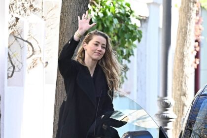 Amber Heard turns park time into a workout in Madrid
