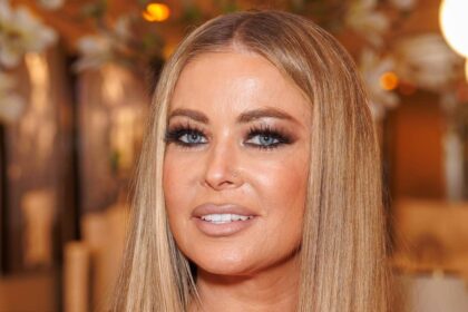 Baywatch icon Carmen Electra is a blonde bombshell in jaw-dropping topless photo