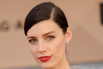 Crew Girl star Jessica Paré looks unrecognisable from Mad Men days