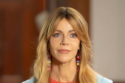 Kaitlin Olson shows off fiery red hair transformation in photo from High Potential set