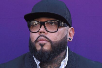 A.B. Quintanilla shows legal papers after Suzette Quintanilla denies lawsuit