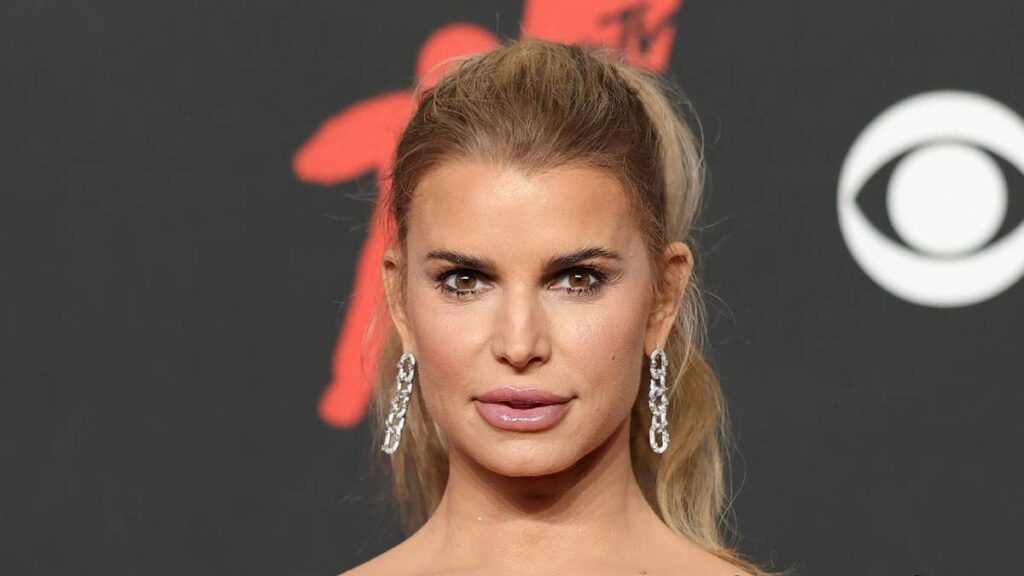 Jessica Simpson soaks up the sun in plunging bikini photo: ‘Never looked better’