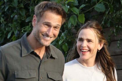Jennifer Garner can’t stop smiling during rare date night with John Miller