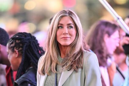 Jennifer Aniston’s friends reportedly have concerns about boyfriend Jim Curtis