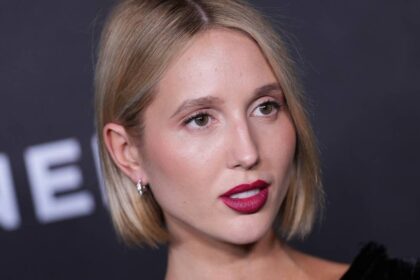 Princess Olympia of Greece is the queen of summer in tiny black string bikini moment you missed