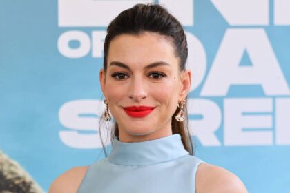 Anne Hathaway turns heads in bump-revealing outfit after fake pregnancy rumors