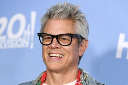 Johnny Knoxville’s ‘flirty’ high school photo with incredible ’80s hair has fans all saying the same thing