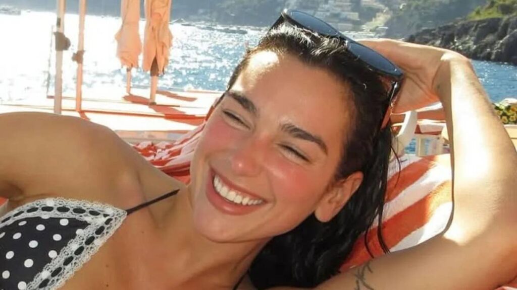 Dua Lipa sizzles in tiny bikini amid girls’ trip to Italy