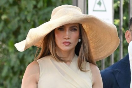 Jennifer Lopez gives modern pin-up girl vibes in a vintage white bikini