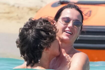 Katy Perry and Justin Trudeau heat up Saint-Tropez with passionate beach PDA
