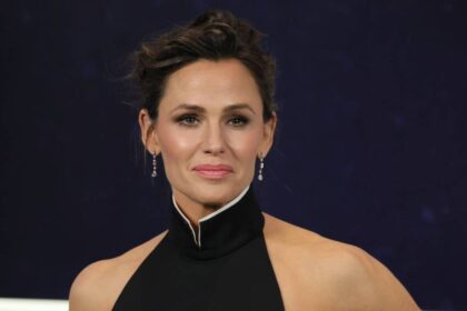 Jennifer Garner looks identical to daughter Violet Affleck in striking throwback photo