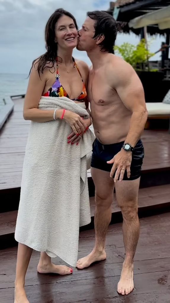 mark wahlberg and wife rhea durnham in fiji