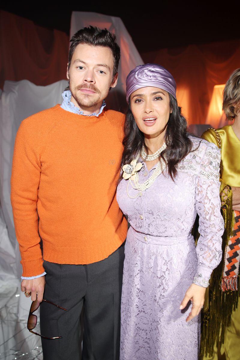  Harry Styles and Salma Hayek attend Valentino Pavillon des Folies Show as part of the Paris Fashion Week on September 29, 2024 in Paris, France. (Photo by Daniele Venturelli/Getty Images for Valentino)