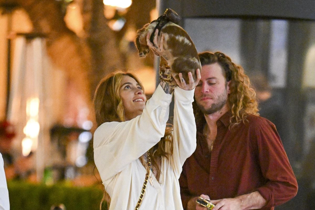 Paris Jackson, Justin Long, and her dog