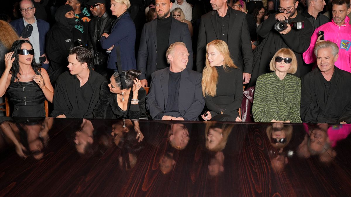 Katy Perry, Bill SkarsgÃ¥rd, Salma Hayek, FranÃ§ois-Henri Pinault, Nicole Kidman, Anna Wintour and Kyle MacLachlan at Balenciaga RTW Spring 2025 as part of Paris Ready to Wear Fashion Week on September 30, 2024 in Paris, France.  (Photo by Swan Gallet/WWD via Getty Images)