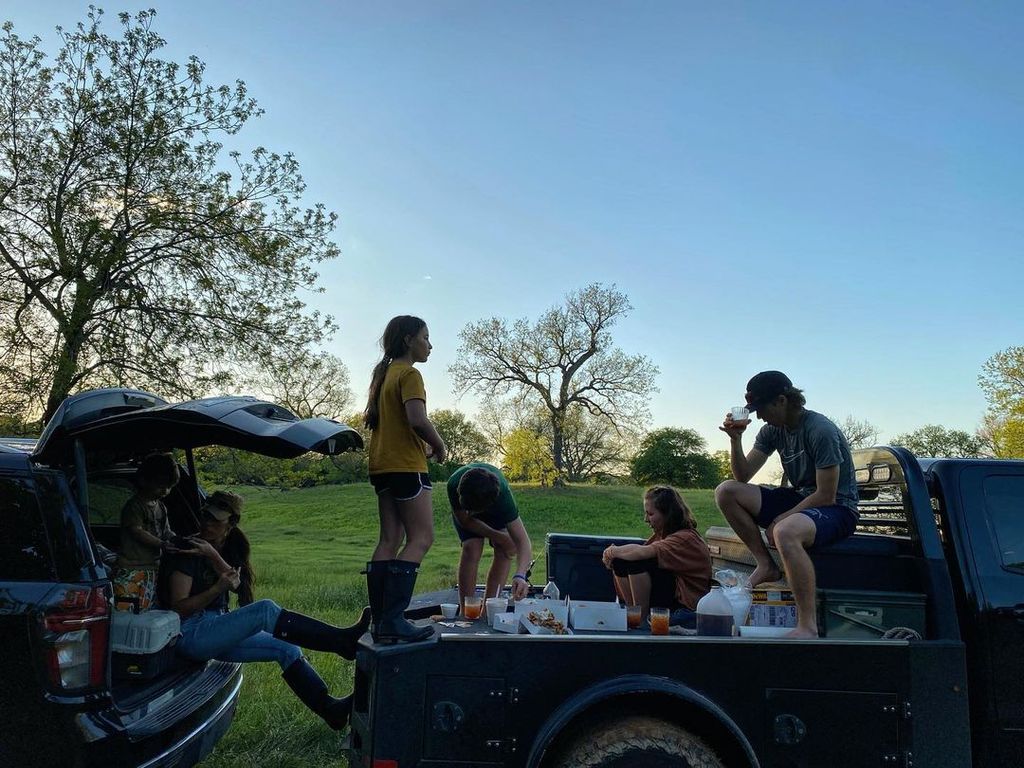 Joanna and Chip Gaines with their children