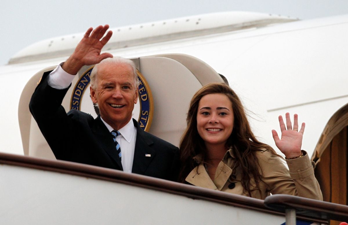  U.S. Vice President Joe Biden (L) waves with his granddaughter Naomi Biden as they walk out from Air Force Two upon arrival at the Beijing Capital International Airport on August 17, 2011 in Beijing, China.  Vice President Joe Biden, a veteran foreign policy hand during his 36-year Senate career, arrived for a five-day visit in China under a cloud of criticism over the U.S. debt, as he seeks to build a rapport with Xi Jinping, the man expected to be the rising Asian power's next leader. He will later visit emerging U.S. partner Mongolia and longstanding ally Japan.  (Photo by Ng Han Guan-Pool/Getty Images)