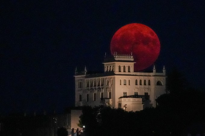 Sturgeon Moon in Spain