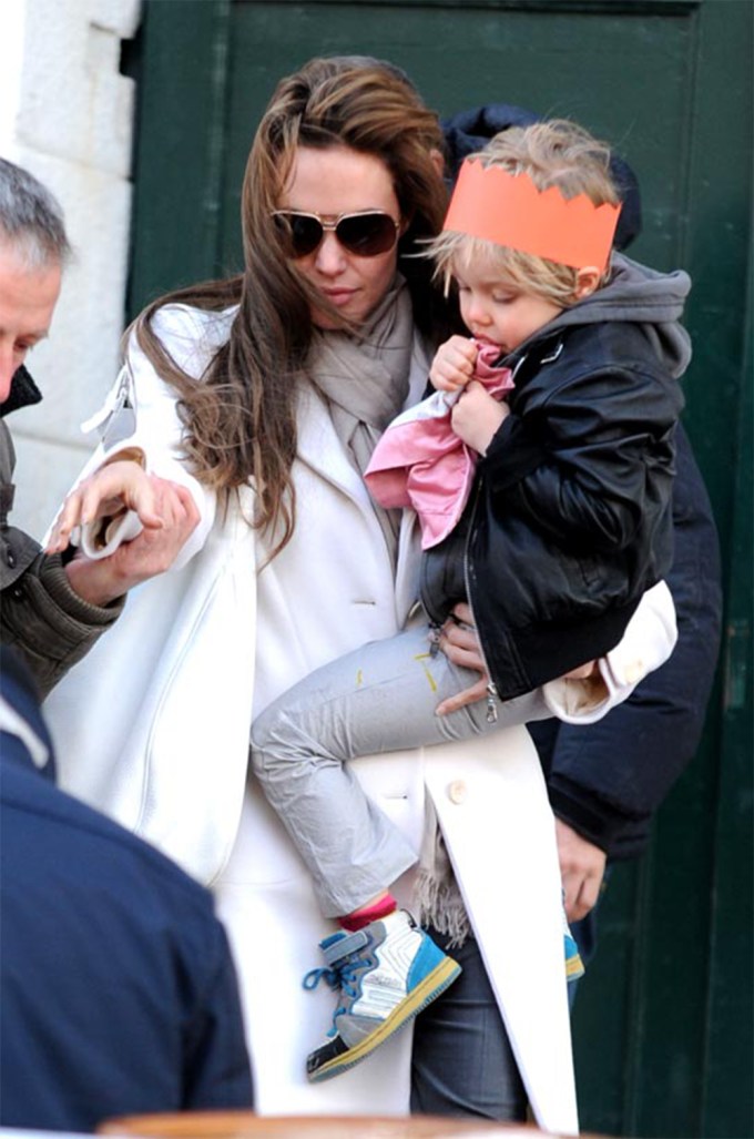 Angelina Jolie & Shiloh Jolie-Pitt At A Birthday Party