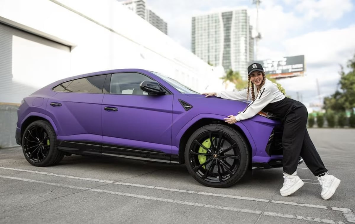 Shakira showing off her car