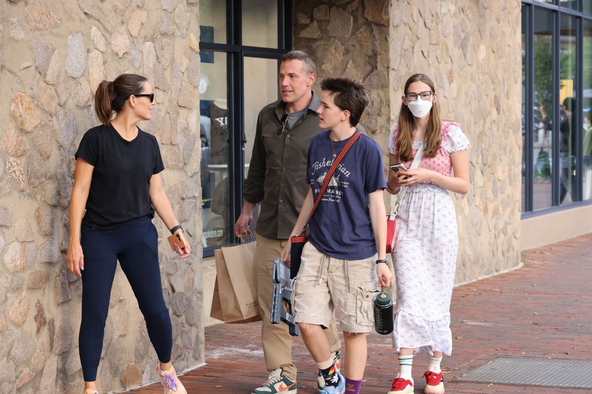 Ben Affleck and Jennifer Garner reunite as a family as they enjoy a night out in New Haven, CT. 