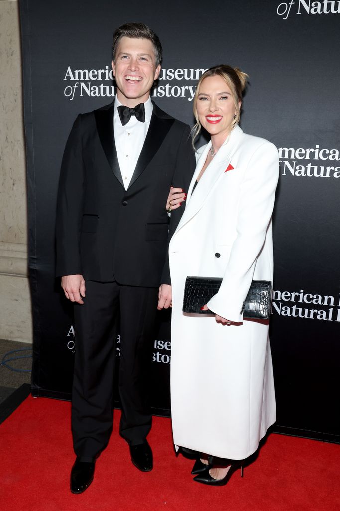 scarlett johansson colin jost red carpet