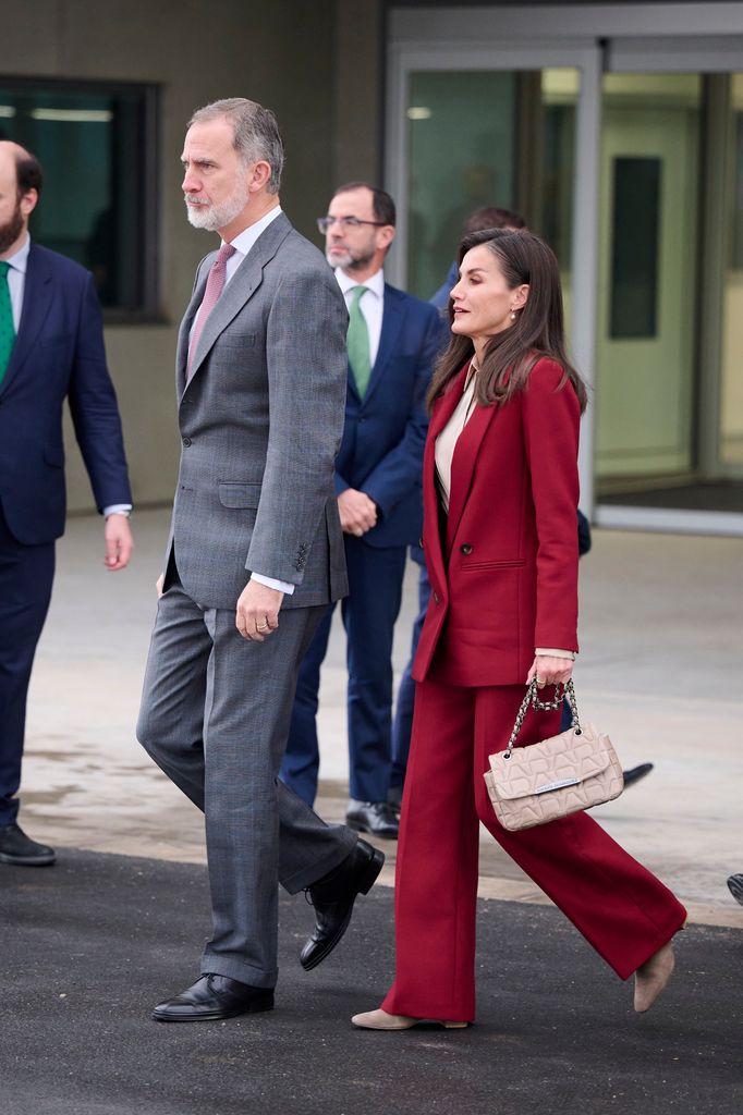 Letizia stunned in the festive suit