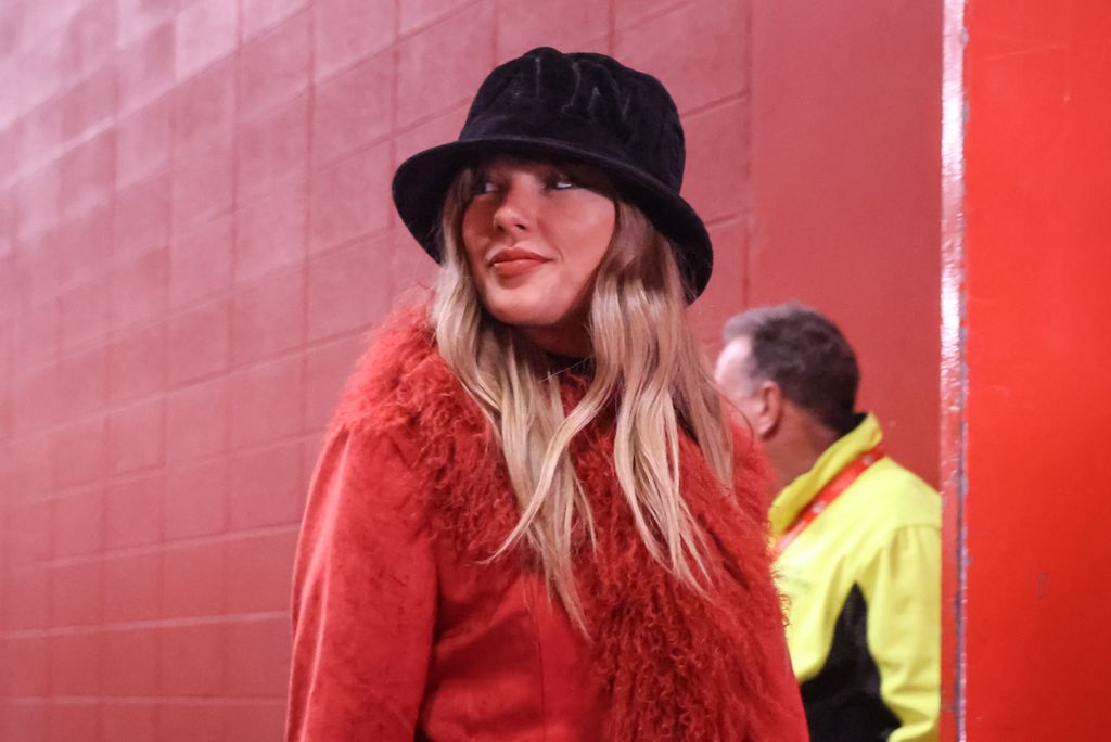 Taylor Swift arrives at the stadium before an NFL game between the Houston Texans and Kansas City Chiefs on December 21, 2024 