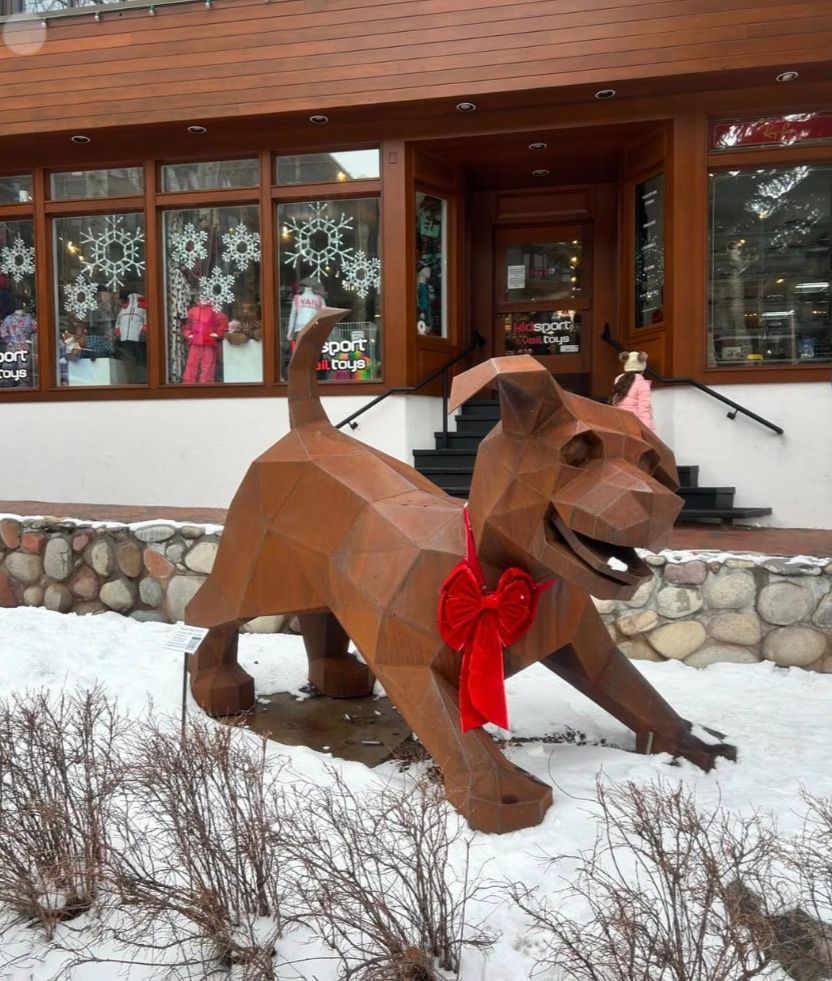 Lara Spencer's photo of a festive dog statue