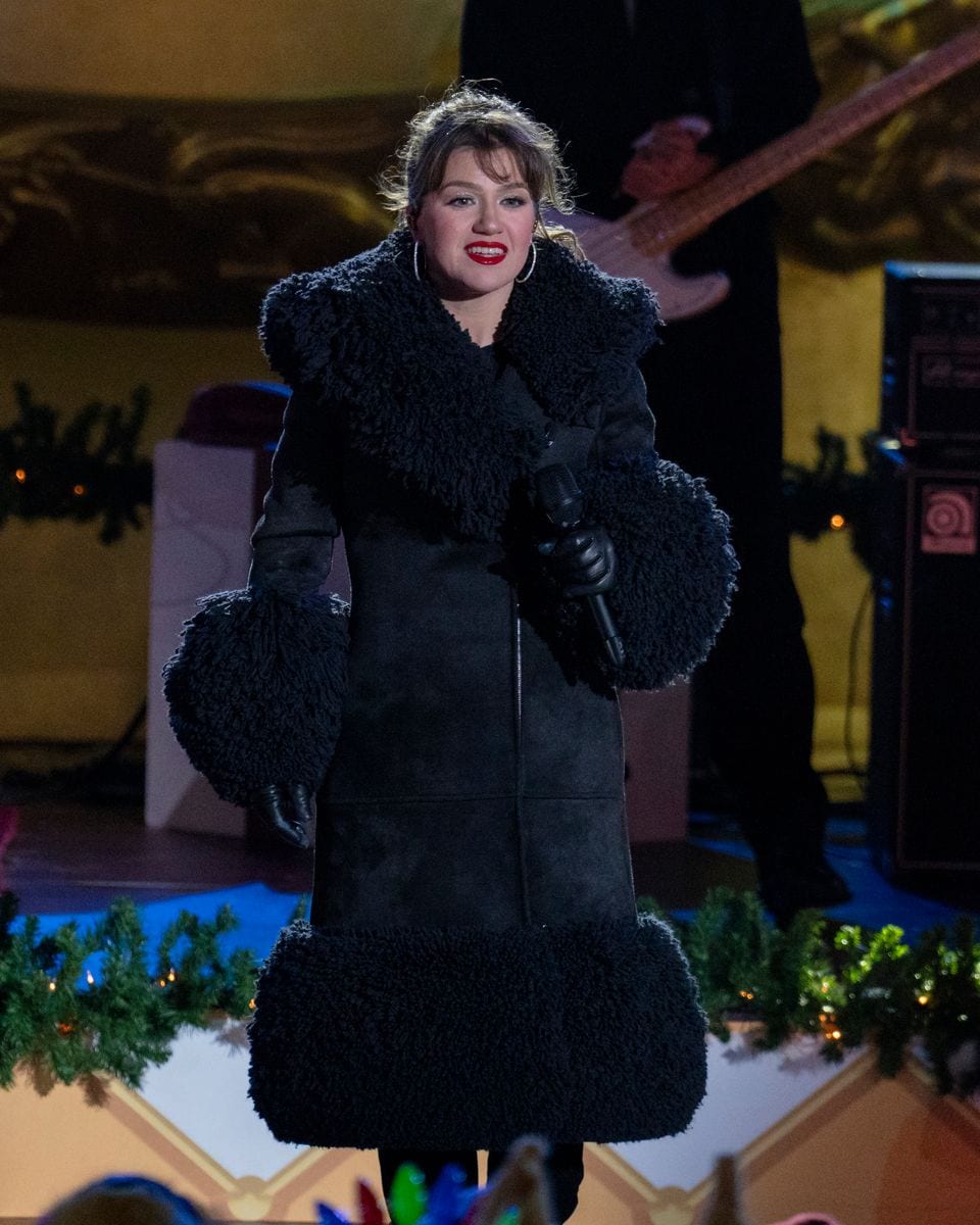 NEW YORK, NEW YORK - DECEMBER 04: Kelly Clarkson performs during The Rockefeller Center tree lighting ceremony in New York on December 04, 2024 in New York City. (Photo by Craig T Fruchtman/Getty Images)