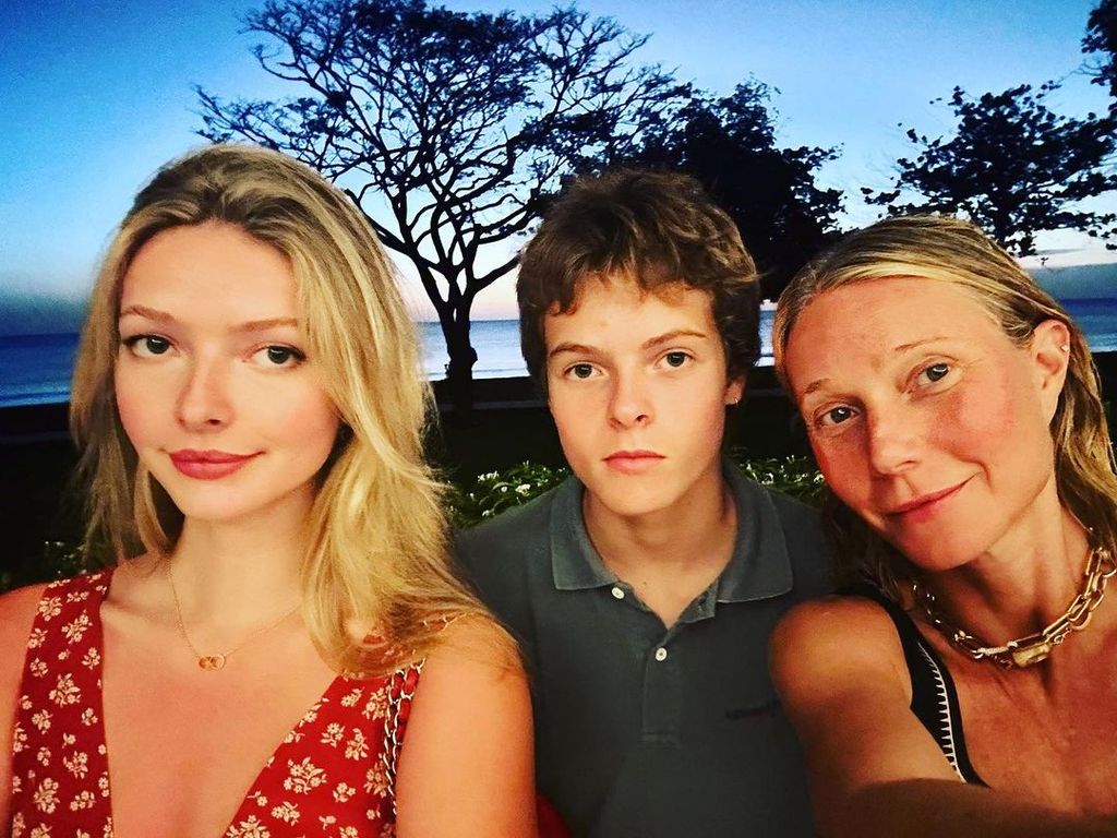 Apple and Moses Martin with their mum, Gwyneth Paltrow