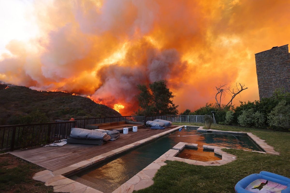 Ben Affleck, Guillermo del Toro, and Mark Hamill Evacuated as Los Angeles Wildfires Rage