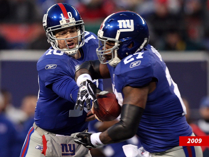 Eli Manning and Brandon Jacobs getty 2