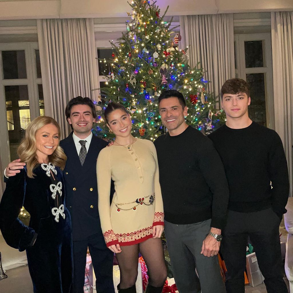 kelly ripa and mark consuelos with kids at christmas