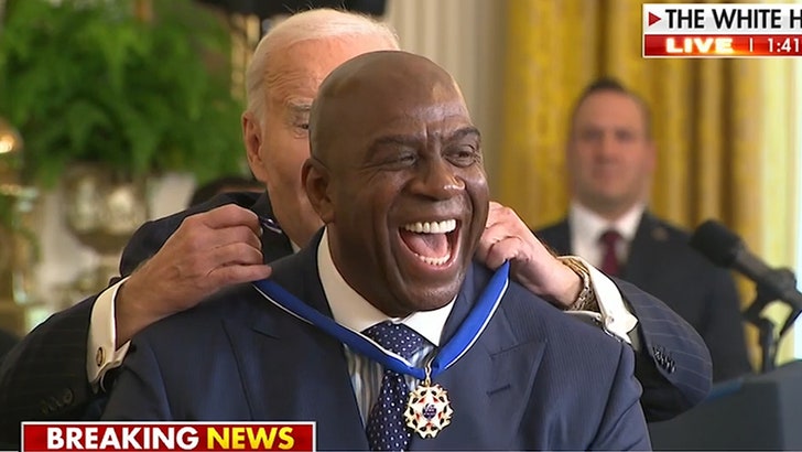 010425_medal_of_freedom_magic_johnson-kal