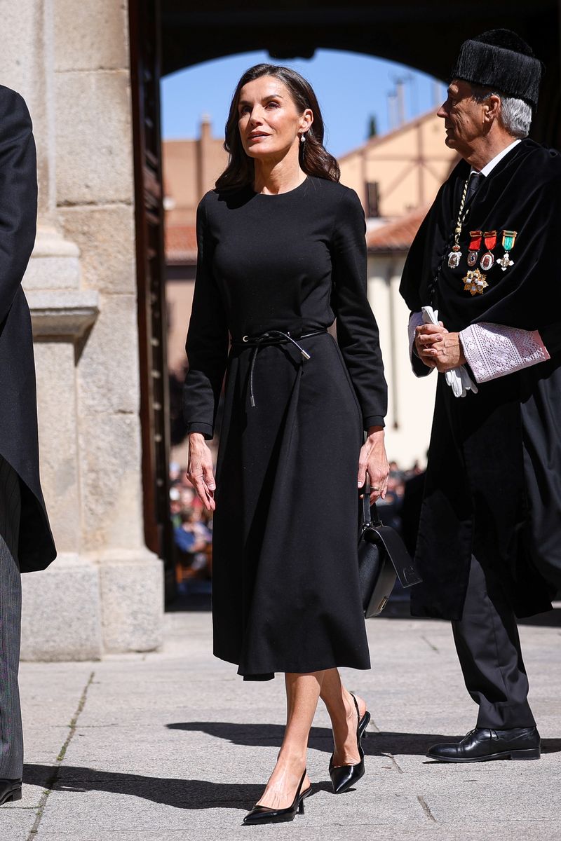 ALCALA DE HENARES, SPAIN - APRIL 23: Queen Letizia of Spain attends the "Miguel De Cervantes" Literature award 2023 to Alvaro Pombo at the AlcalÃ¡ de Henares University on April 23, 2025 in Alcala de Henares, Spain. (Photo by Paolo Blocco/WireImage)