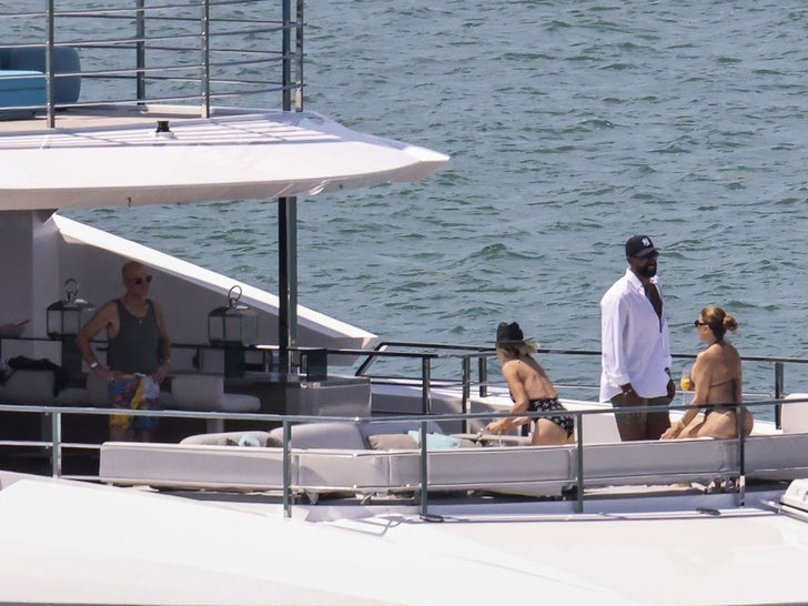 0429-Larsa-Pippen-And-Jeff-Coby-Sun-On-A-Yacht-In-Miami-primary-2