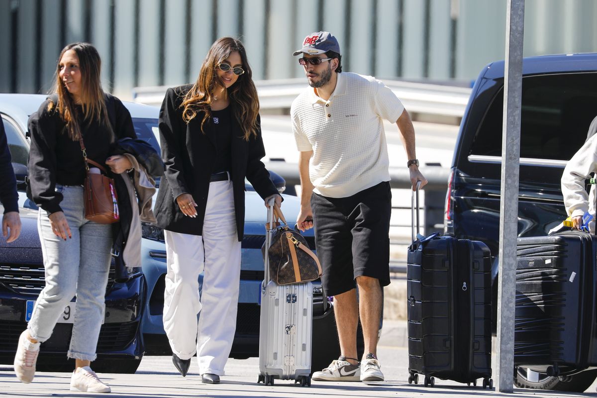 Sebastian Yatra and the woman seemed in good company