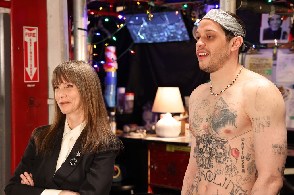 photo of pete davidson topless on snl sketch