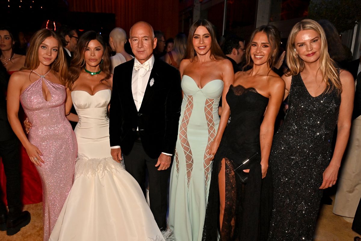 Sydney Sweeney, Lauren Sanchez, Jeff Bezos, Sofi­a Vergara, Jessica Alba and Kelly Sawyer Patricof 