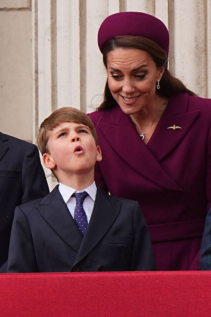 Louis and Kate react on balcony