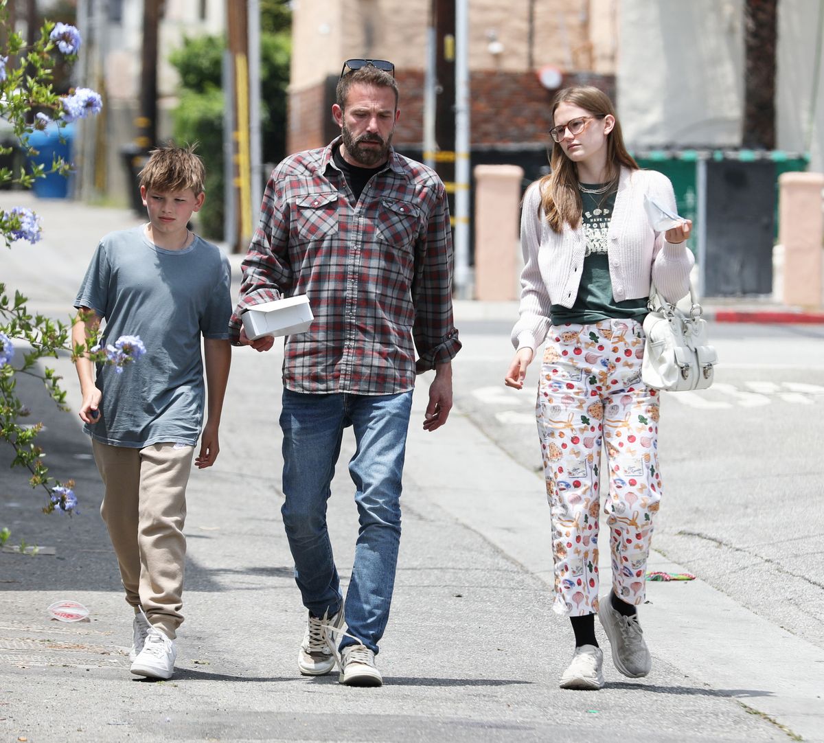 Violet Affleck joins Ben and Samuel for a quick lunch on summer break