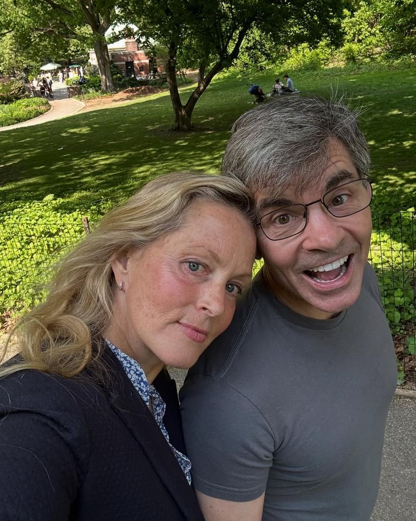 george stephanopoulos and ali wentworth taking a selfie 