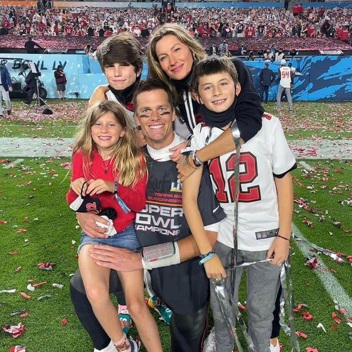 Gisele Bundchen shares new photos of Tom Brady and his 3 kids from the Super Bowl